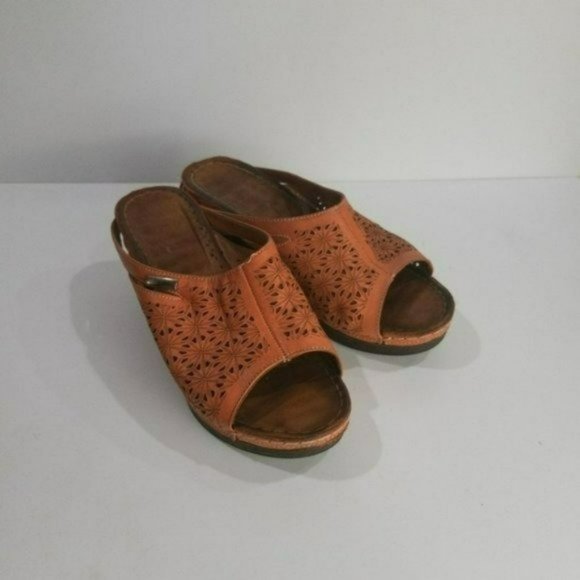 Vintage Clog Sandals - Picture 10 of 10